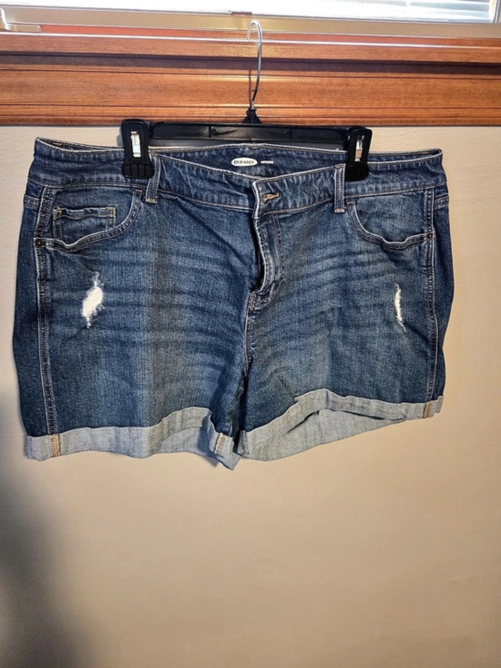 Old Navy Boyfriend Cuffed Denim Shorts Plus Size Distressed Jean Shorts in Blue